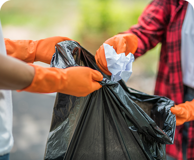 men women help each other collect garbage 1 1